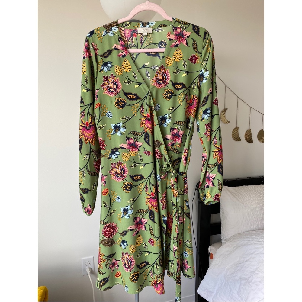 Loft green floral wrap dress size 10
